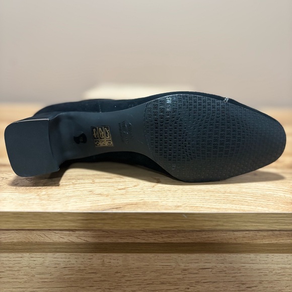 STUART WEIZTMAN MILA CHAIN 60 SUEDE BOOTIE SIZE 9B NWOT - Picture 8 of 8